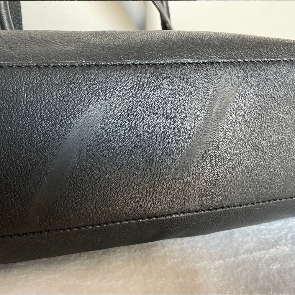 Black MK pebbled leather East West Hamilton w silver hardware - Picture 3 of 6